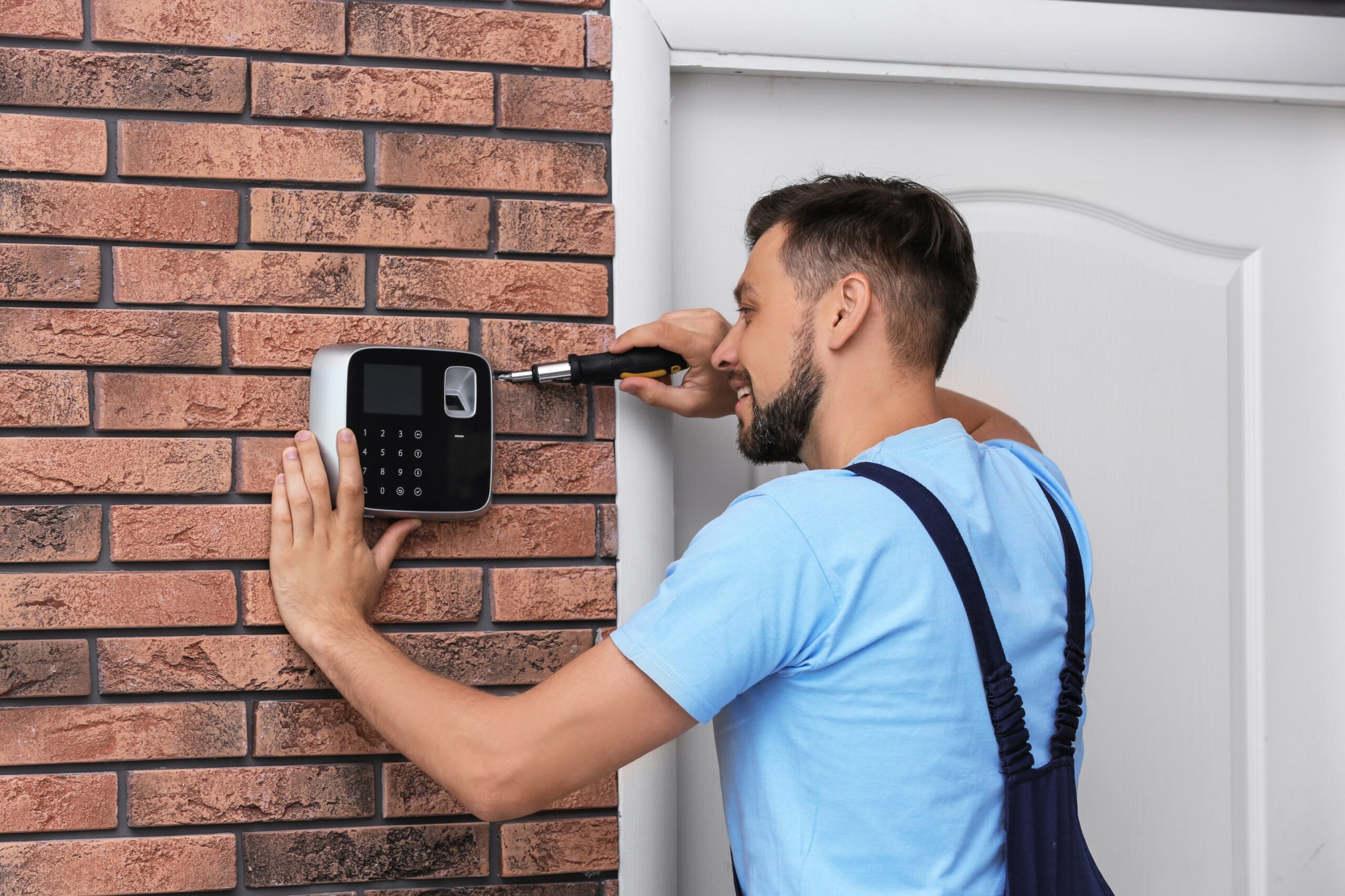 découvrez nos services d'installation d'alarmes professionnels pour sécuriser votre domicile ou votre entreprise. nos experts vous accompagnent pour choisir la solution optimale adaptée à vos besoins. protection, sûreté et tranquillité d'esprit garanties!