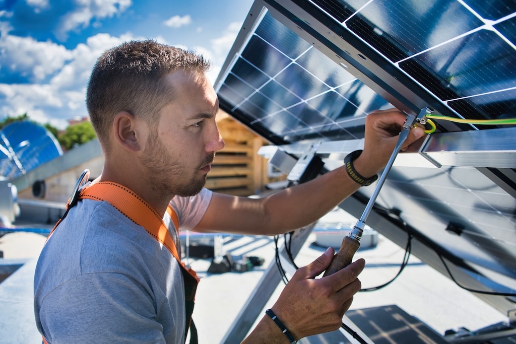 protégez votre investissement solaire avec une assurance adaptée pour vos panneaux photovoltaïques. découvrez nos solutions sur mesure pour couvrir les risques liés à l'installation et aux éventuels dommages, afin de profiter sereinement de votre énergie renouvelable.