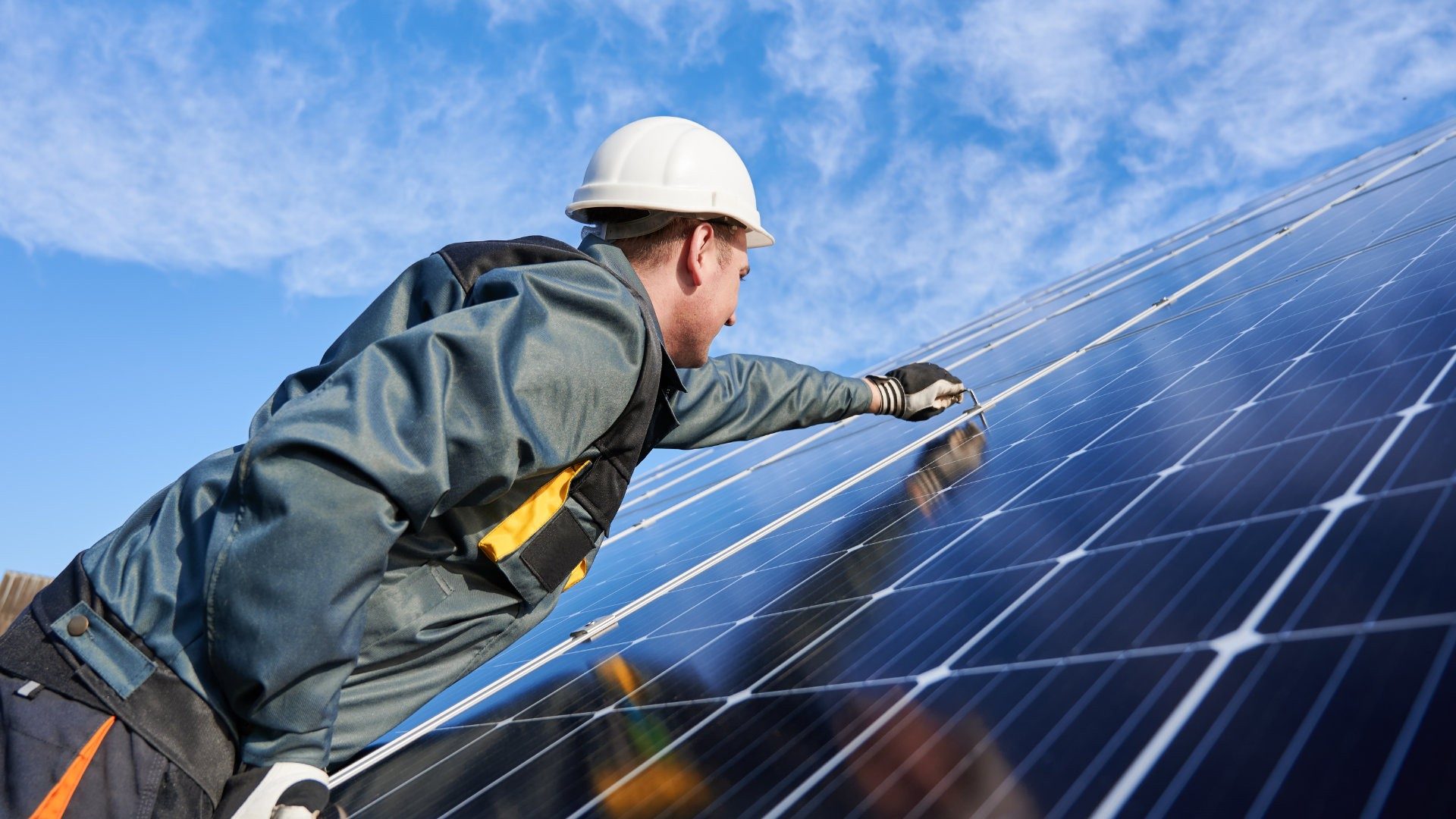 découvrez nos solutions d'assurance photovoltaïque pour protéger votre installation solaire. bénéficiez d'une couverture adaptés aux risques liés à la production d'énergie renouvelable, afin d'assurer le bon fonctionnement et la rentabilité de vos panneaux solaires.