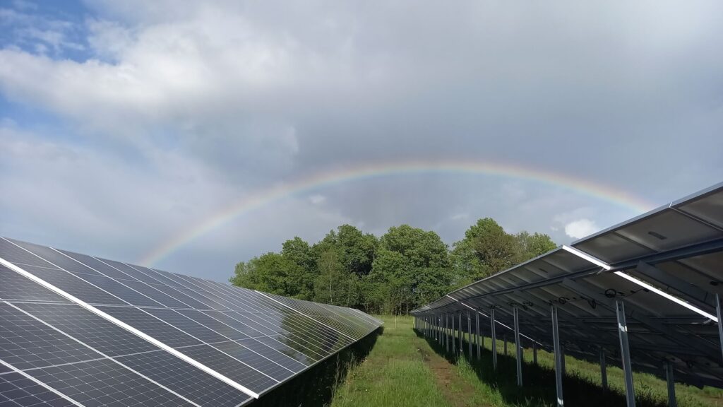 découvrez tout ce que vous devez savoir sur l'autorisation des panneaux solaires en france. informez-vous sur les démarches administratives, les réglementations en vigueur et les conseils pour faciliter l'installation de vos panneaux solaires.