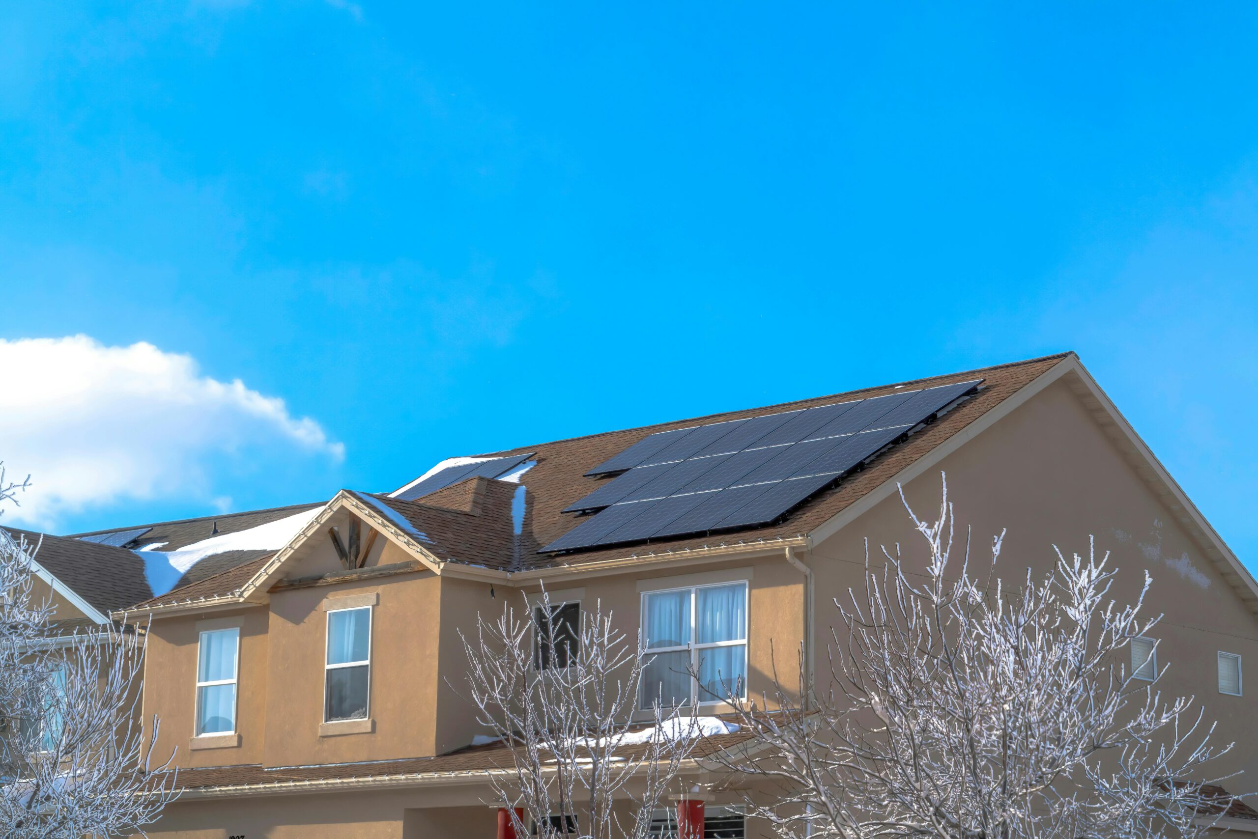 découvrez tout ce qu'il faut savoir sur l'autorisation solaire : procédures, réglementations et conseils pour installer des panneaux solaires en toute légalité et optimiser votre production d'énergie verte.