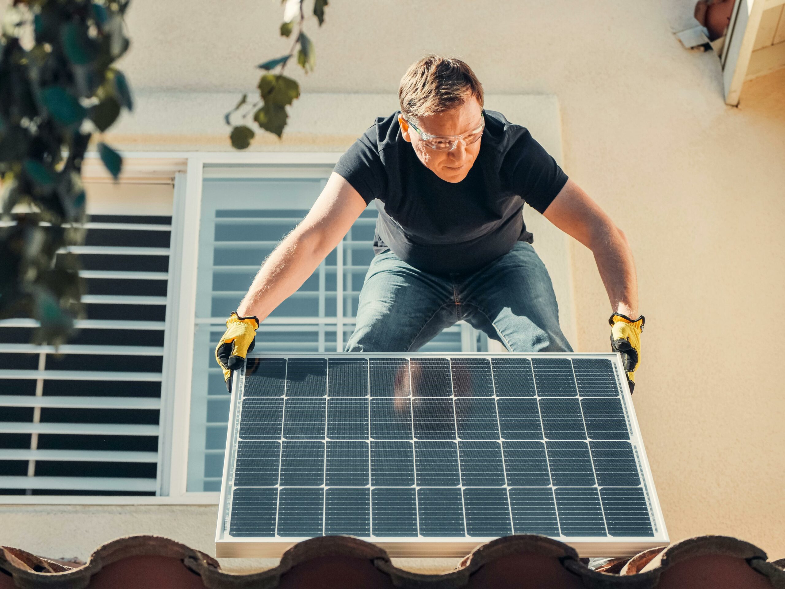 découvrez les nombreux avantages du système solaire photovoltaïque : réduction de vos factures d'énergie, impact positif sur l'environnement, valorisation de votre patrimoine et autonomie énergétique. optez pour une solution durable et économique qui profite à la fois à votre porte-monnaie et à la planète.