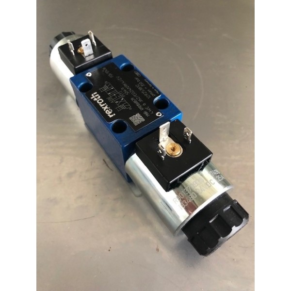 découvrez le bar th-162, un espace convivial et unique où se mêlent ambiance chaleureuse et cocktails raffinés. idéal pour des soirées entre amis ou des événements spéciaux, notre bar vous attend pour vivre des moments inoubliables.