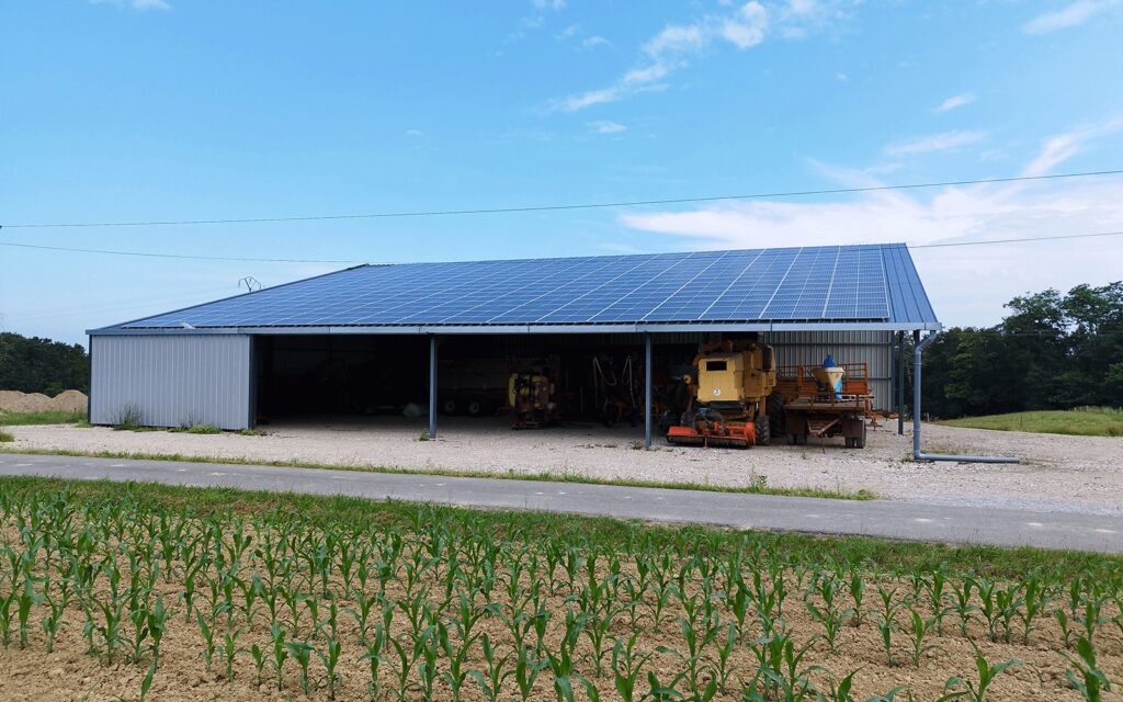 découvrez tout sur le bâtiment agricole photovoltaïque : une solution innovante pour allier production agricole et énergie renouvelable. informez-vous sur les avantages, les installations et comment maximiser votre rendement tout en respectant l'environnement.