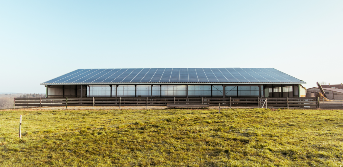 découvrez nos solutions de bâtiments agricoles photovoltaïques. optimisez votre production avec des installations durables et économes en énergie. investissez dans l'avenir de votre exploitation grâce à l'énergie solaire.