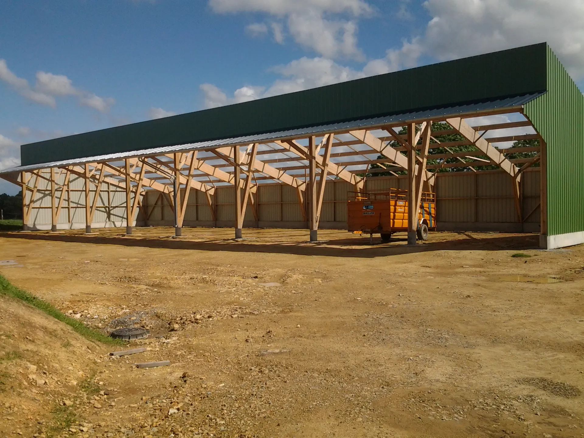 découvrez notre bâtiment photovoltaïque de 300 kwc, une solution innovante et écologique pour produire votre propre énergie solaire. idéal pour réduire vos factures d'électricité et contribuer à la transition énergétique, ce projet combine performance et respect de l'environnement.