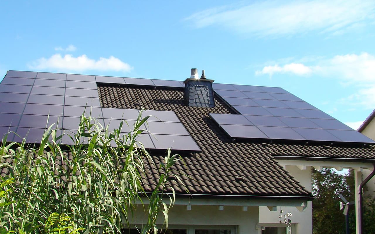découvrez notre solution de bâtiment équipé de panneaux photovoltaïques de 9 kw, idéale pour maximiser votre production d'énergie verte. optimisez votre consommation énergétique tout en réduisant votre empreinte carbone.