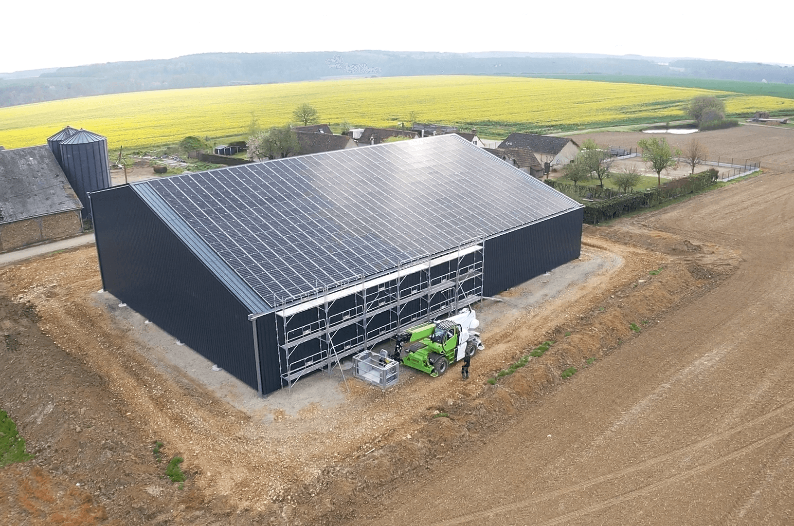 découvrez notre service de construction de bâtiments photovoltaïques clé en main, alliant performance énergétique et durabilité. transformez votre espace en une source d'énergie renouvelable tout en bénéficiant d'un accompagnement personnalisé de a à z.