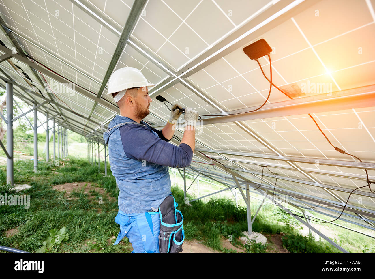 découvrez tout ce qu'il faut savoir sur le câblage photovoltaïque : techniques, matériaux, et conseils pour une installation efficace et sécurisée de vos panneaux solaires.