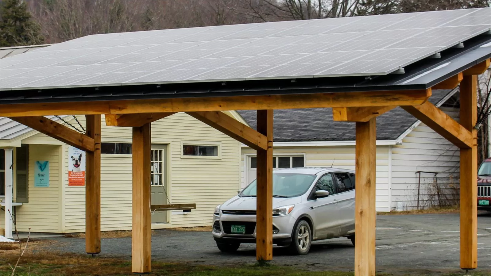 découvrez les avantages du carport solaire, une solution innovante alliant protection de votre véhicule et production d'énergie renouvelable. transformez votre espace extérieur tout en réduisant votre empreinte écologique grâce à une installation esthétique et fonctionnelle.