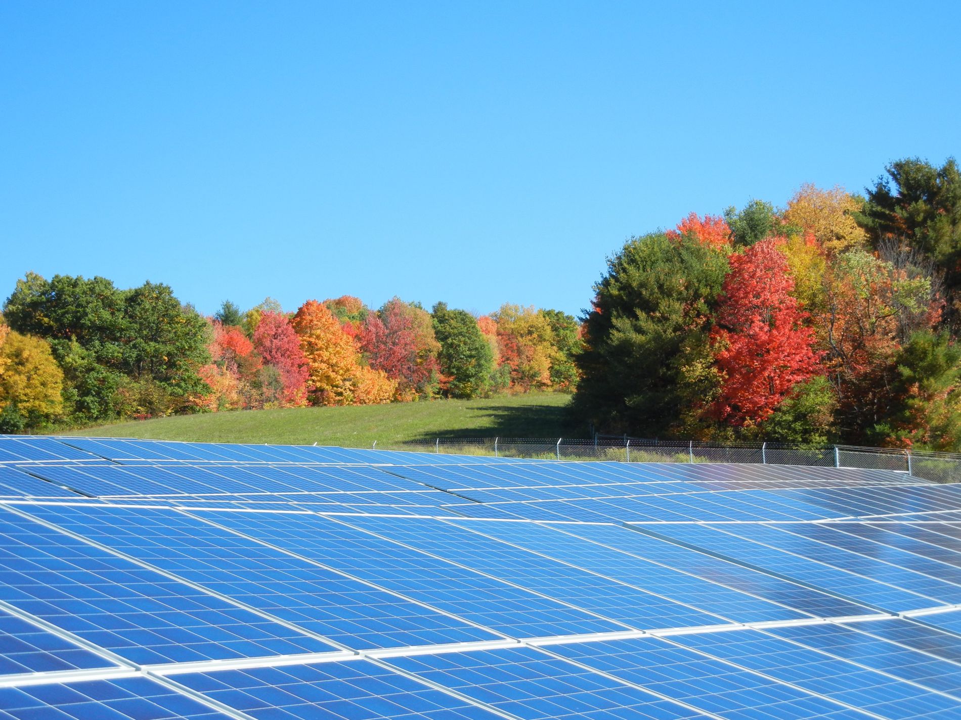 découvrez les avantages des centrales solaires, une solution énergétique durable et écologique. apprenez comment elles transforment la lumière du soleil en électricité, réduisent les émissions de co2 et contribuent à un avenir plus vert pour notre planète.