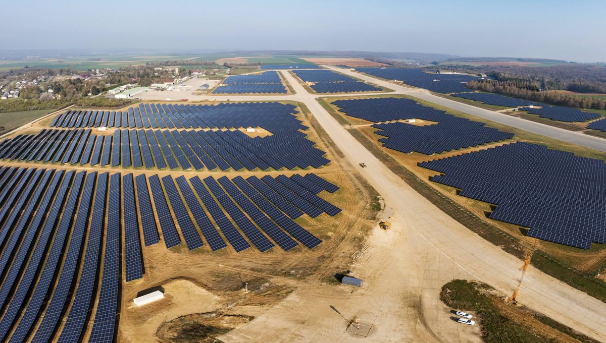 découvrez tout sur les centrales photovoltaïques en france : fonctionnement, avantages, sites emblématiques et innovations technologiques. engagez-vous pour une énergie durable et contribuez à la transition écologique.