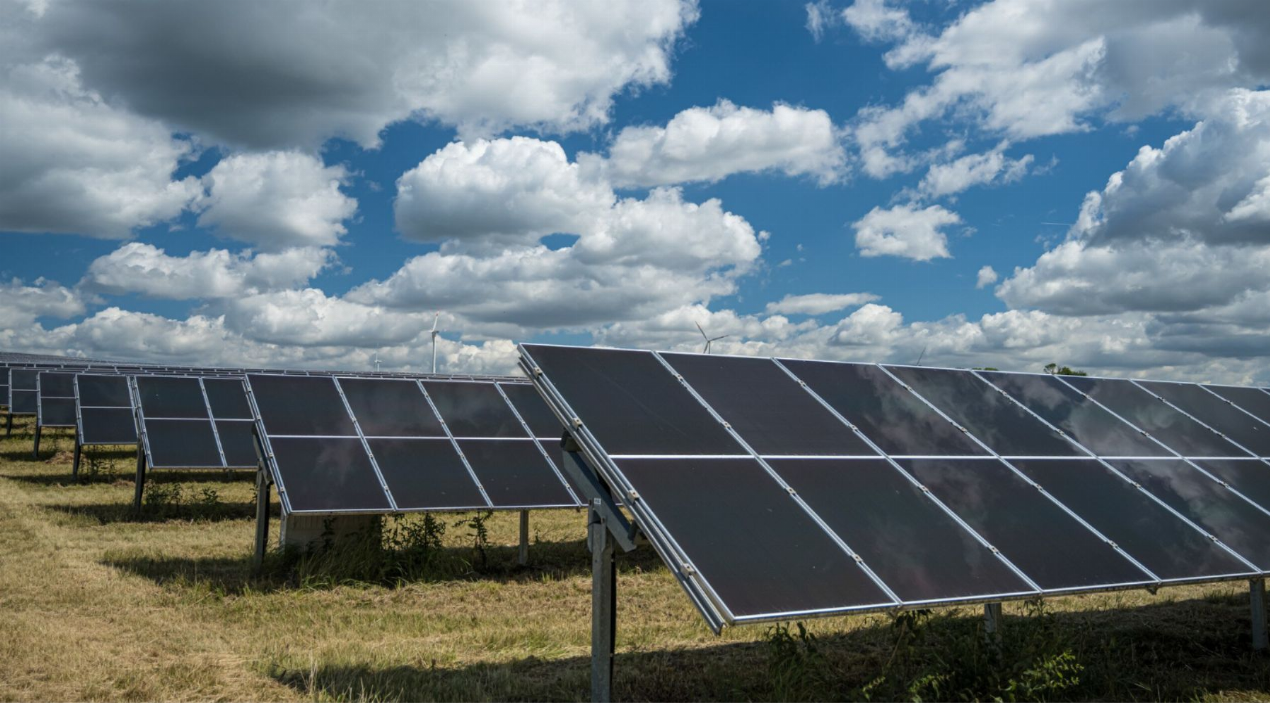 découvrez les différents composants photovoltaïques essentiels pour optimiser la production d'énergie solaire. apprenez comment chaque élément, des panneaux solaires aux onduleurs, joue un rôle clé dans la conversion de la lumière en électricité durable.