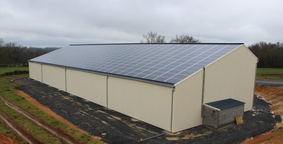 découvrez les différentes facettes du coût d'un hangar photovoltaïque, incluant les investissements initiaux, les économies d'énergie, et les avantages environnementaux. informez-vous sur les subventions disponibles et les retours sur investissement potentiels.