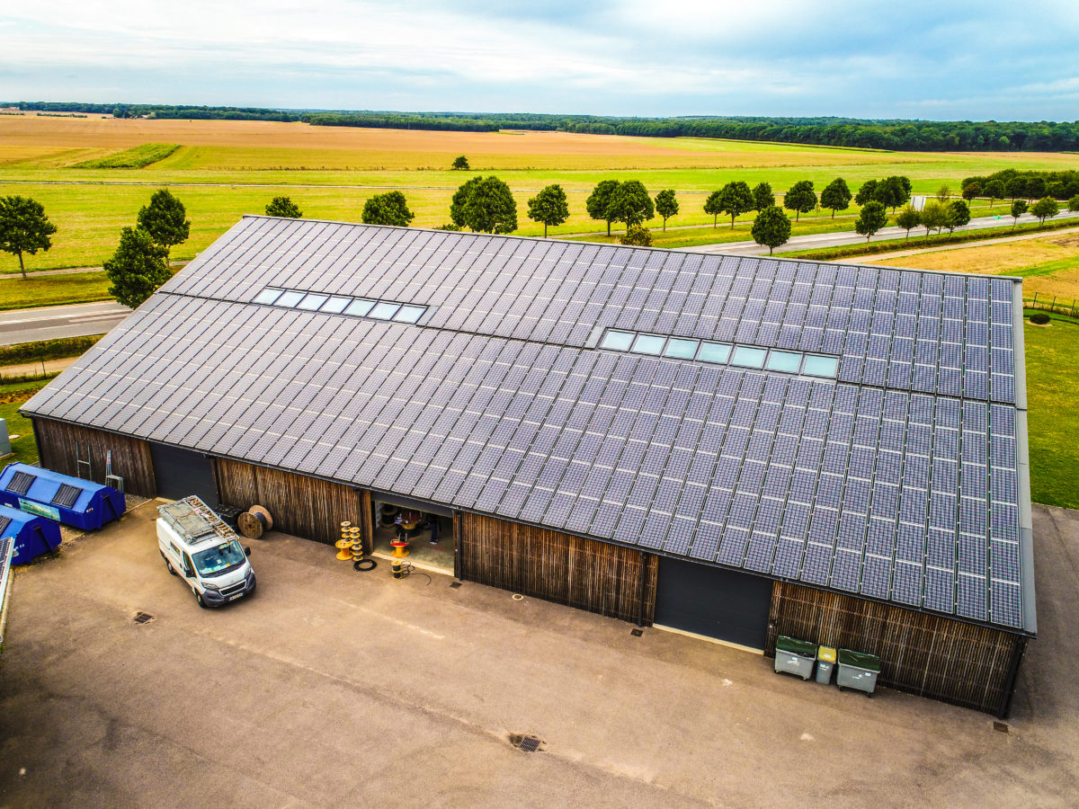 découvrez tout ce qu'il faut savoir sur le coût d'un hangar photovoltaïque, incluant les investissements initiaux, les économies d'énergie et les avantages à long terme. optimisez votre projet d'énergie solaire avec notre guide complet.