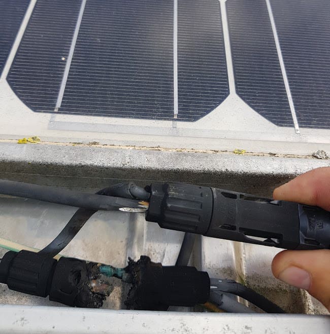 découvrez les défauts courants de l'isolation des systèmes photovoltaïques et apprenez comment les éviter pour garantir une performance optimale de vos panneaux solaires. optimisez votre installation pour maximiser l'efficacité énergétique tout en réduisant les risques de pannes.