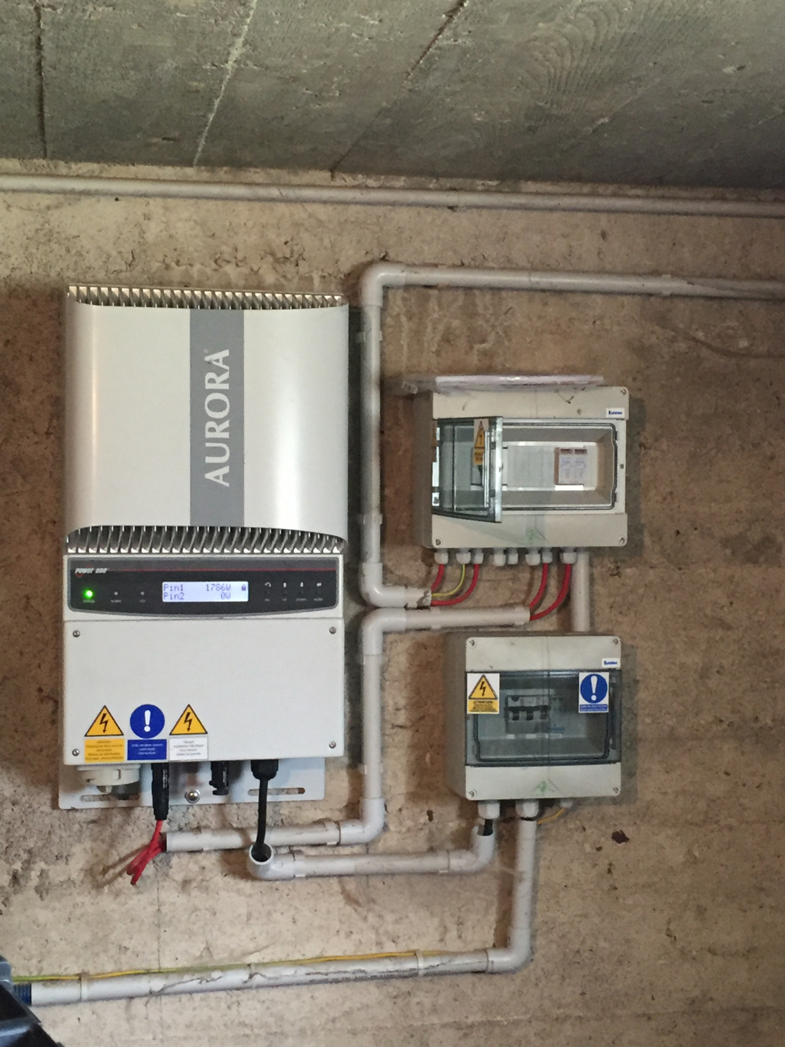 découvrez nos services de dépannage d'onduleurs photovoltaïques pour garantir le bon fonctionnement de votre installation solaire. profitez d'une intervention rapide et efficace grâce à notre équipe d'experts, afin d'optimiser la production d'énergie renouvelable de votre système. contactez-nous dès maintenant pour une assistance professionnelle.