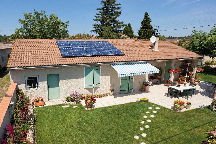 découvrez edf pv, votre solution pour une production d'électricité solaire performante et durable. bénéficiez de l'expertise d'edf pour la mise en place de panneaux photovoltaïques adaptés à vos besoins et participez à la transition énergétique tout en réduisant vos factures.