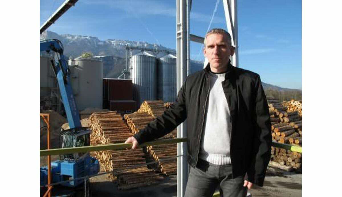 découvrez les avantages de l'énergie bois dans les alpes : une source renouvelable et durable pour chauffer votre habitation tout en préservant l'environnement. explorez nos solutions adaptées à votre région.