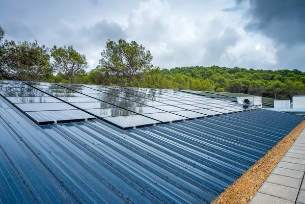 découvrez les enjeux liés à la surimposition des toitures, une pratique architecturale qui soulève des questions d'urbanisme, d'efficacité énergétique et de réglementation. explorez les avantages et les défis associés à cette tendance croissante dans la construction moderne.