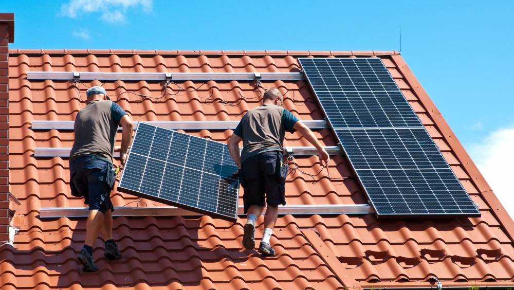 découvrez notre formation photovoltaïque complète qui vous permettra d'acquérir toutes les compétences nécessaires pour comprendre, installer et entretenir des systèmes solaires photovoltaïques. idéale pour les professionnels et les passionnés souhaitant se lancer dans les énergies renouvelables.