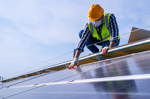 découvrez notre formation qualipv, conçue pour vous initier aux normes et aux pratiques du photovoltaïque. grâce à notre programme complet, développez vos compétences et certifiez vos connaissances pour exceller dans le secteur des énergies renouvelables.