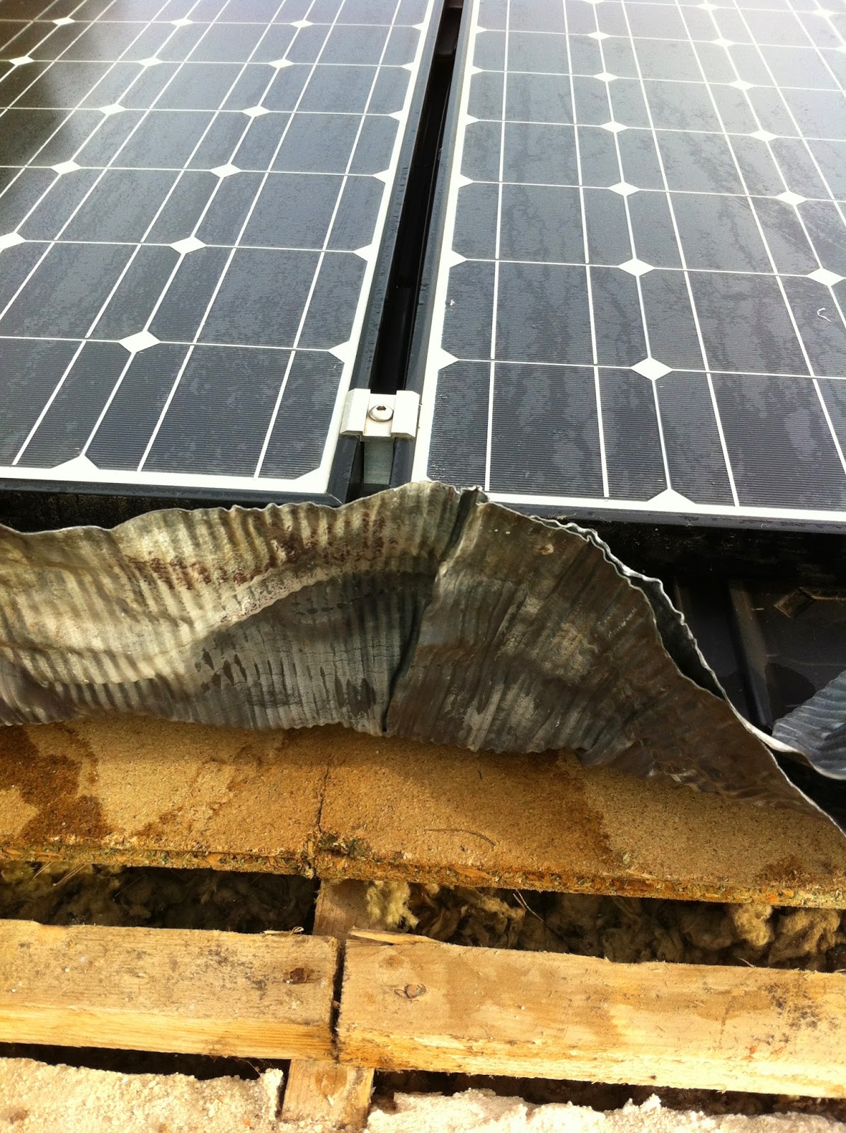 découvrez les causes et les solutions pour une fuite sur vos panneaux photovoltaïques. protégez votre investissement et optimisez la performance de votre installation grâce à nos conseils d'experts.