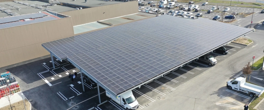 découvrez comment bénéficier d'un garage solaire gratuit pour recharger vos véhicules électriques tout en réduisant votre empreinte carbone. profitez d'une installation écologique et économique, adaptée à vos besoins, et faites un geste pour la planète !