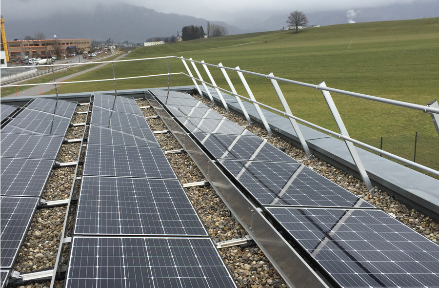 découvrez notre garde-corps solaire innovant, alliant sécurité et esthétique. idéal pour embellir vos espaces extérieurs tout en optimisant votre consommation d'énergie grâce à des panneaux solaires intégrés. profitez d'une solution durable et stylée qui transforme votre terrasse ou balcon en un lieu moderne et écologique.