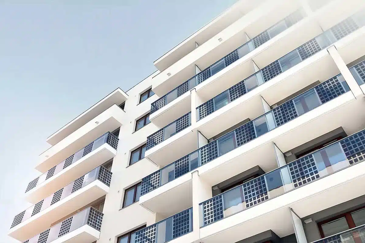 découvrez notre garde-corps solaire innovant, alliant sécurité et technologie verte pour une protection optimale tout en générant de l'énergie propre. un choix élégant et durable pour votre espace extérieur.