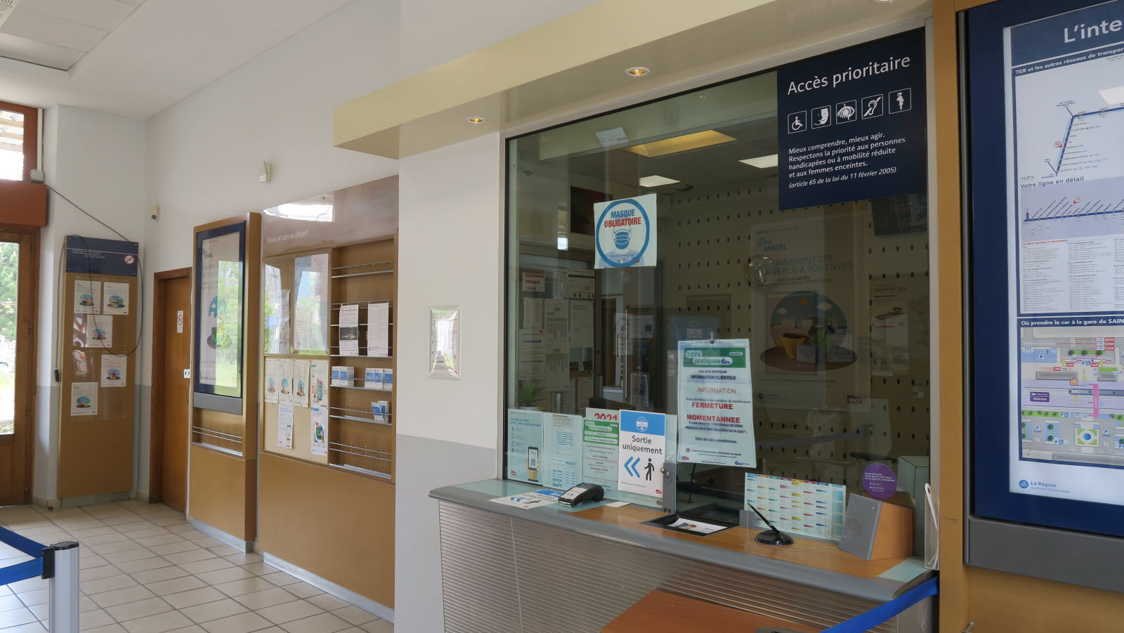 découvrez notre guichet, votre point d'accès privilégié pour des services rapides et efficaces. que ce soit pour des informations, des transactions ou de l'assistance, notre équipe est là pour vous aider. profitez d'une expérienceclient simplifiée et conviviale dès aujourd'hui.