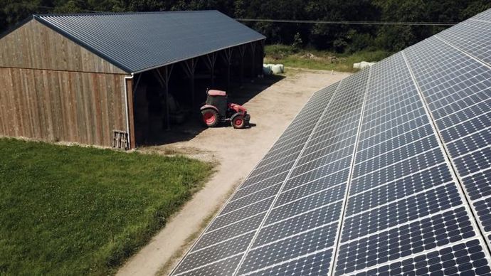 découvrez notre guichet photovoltaïque, votre solution pour faciliter l'accès aux installations solaires. obtenez des informations sur les aides financières, les démarches administratives et les meilleures pratiques pour optimiser votre projet photovoltaïque. transformez votre énergie solaire en épargne durable !