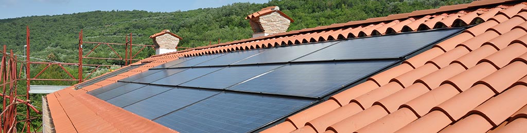 découvrez notre guide complet sur les panneaux photovoltaïques : fonctionnement, avantages, étapes d'installation et conseils pour optimiser votre production d'énergie solaire.