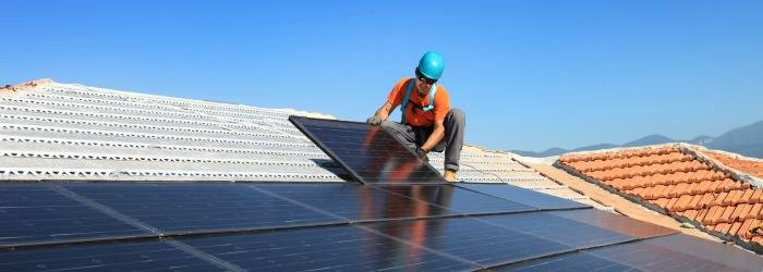 découvrez l'importance de l'habilitation photovoltaïque (pv) pour garantir la sécurité et la conformité des installations solaires. obtenez des informations sur les formations, les certifications et les réglementations nécessaires pour devenir un professionnel qualifié dans le domaine du photovoltaïque.