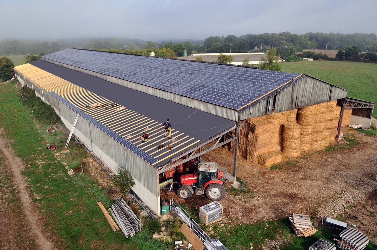 découvrez les avantages d'un hangar photovoltaïque : une solution innovante pour produire de l'énergie renouvelable tout en optimisant l'espace. idéal pour les professionnels, il permet de réduire les coûts énergétiques et de contribuer à la transition écologique. informez-vous sur les subventions et les technologies disponibles pour maximiser votre investissement.
