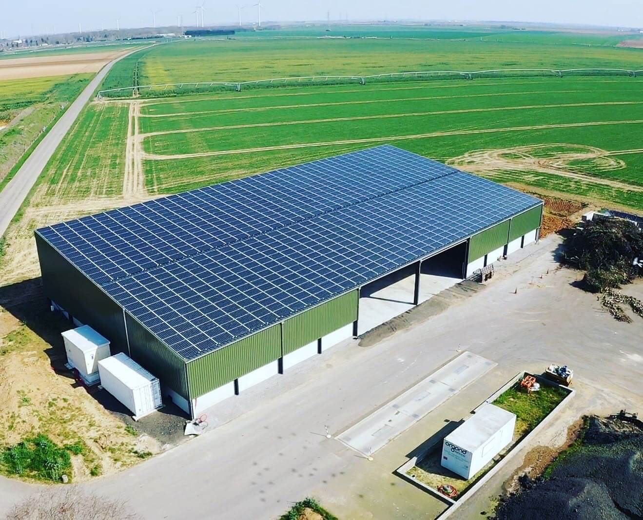 découvrez les avantages d'un hangar photovoltaïque : une solution innovante alliant production d'énergie solaire et espace de stockage. maximisez vos surfaces tout en contribuant à la transition énergétique.