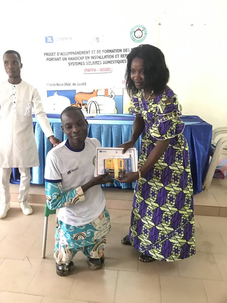 découvrez comment l'inclusion sociale solaire ouvre des perspectives nouvelles pour les communautés marginalisées, en les connectant à l'énergie solaire tout en favorisant l'emploi et l'autonomisation. rejoignez le mouvement vers une société plus juste et durable.