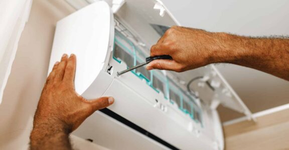 découvrez nos services d'installation de climatisation, assurant un confort optimal dans votre intérieur. profitez d'une expertise professionnelle pour choisir et installer le système de clim qui répond à vos besoins. contactez nos installateurs qualifiés pour un devis gratuit et une installation rapide.