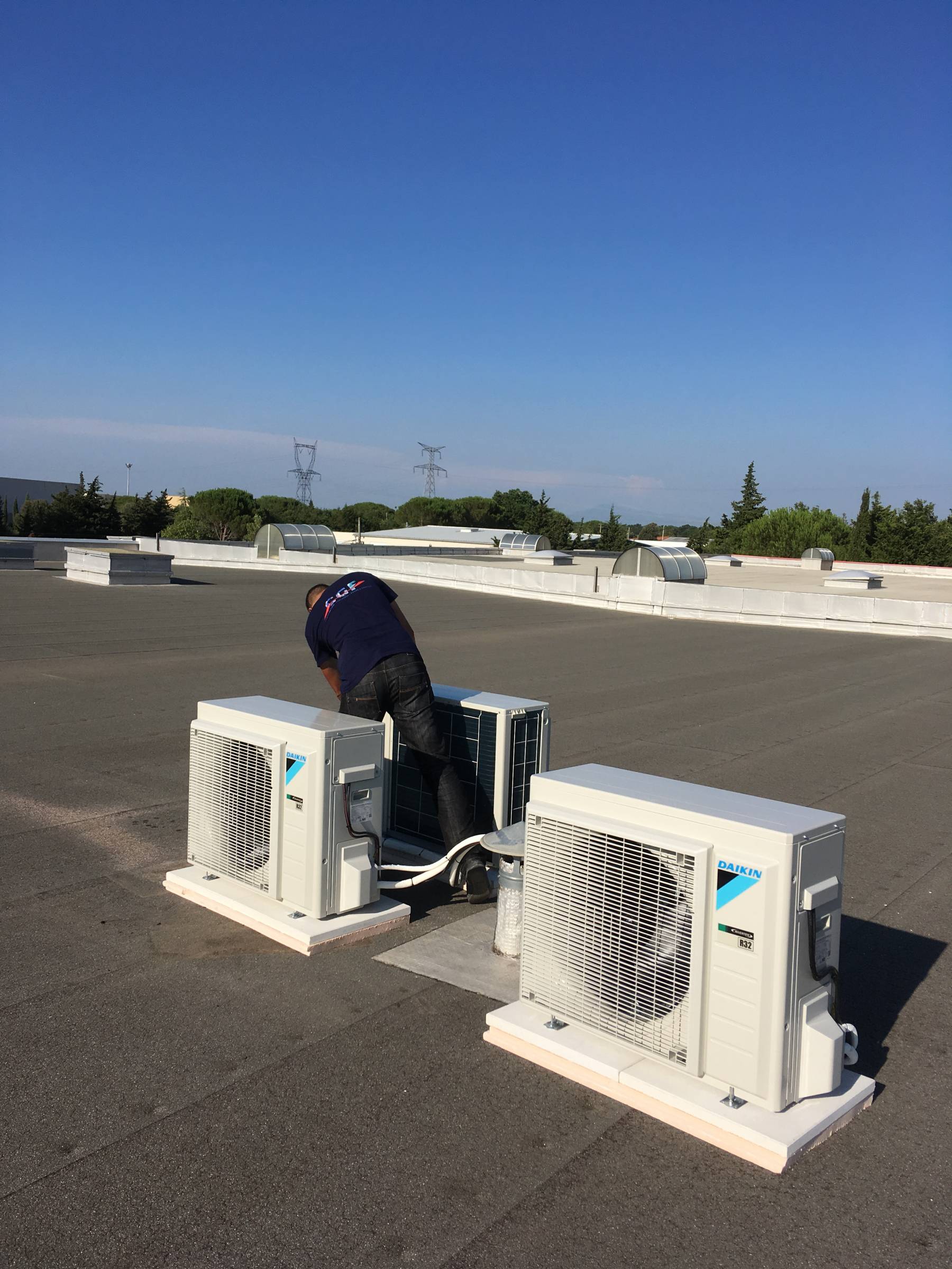 découvrez nos services d'installation de climatisation dans le vaucluse. notre équipe d'experts vous garantit un confort optimal tout au long de l'année avec des solutions adaptées à vos besoins.