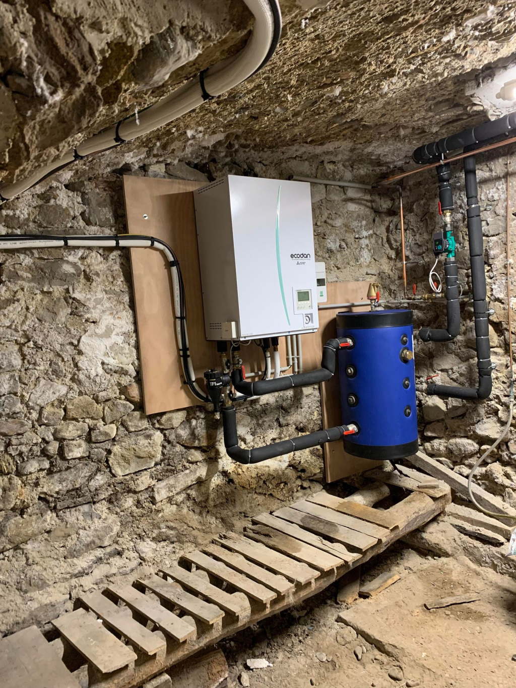 découvrez nos services d'installation de pompes à chaleur (pac) certifiés rge. profitez d'une expertise professionnelle pour des solutions de chauffage efficaces et écologiques, tout en bénéficiant d'aides financières grâce à notre certification.