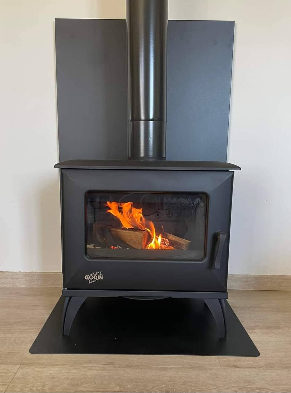 découvrez nos services d'installation de poêles à bois, garantissant performance et confort pour votre intérieur. faites le choix de la chaleur bois avec des professionnels expérimentés.