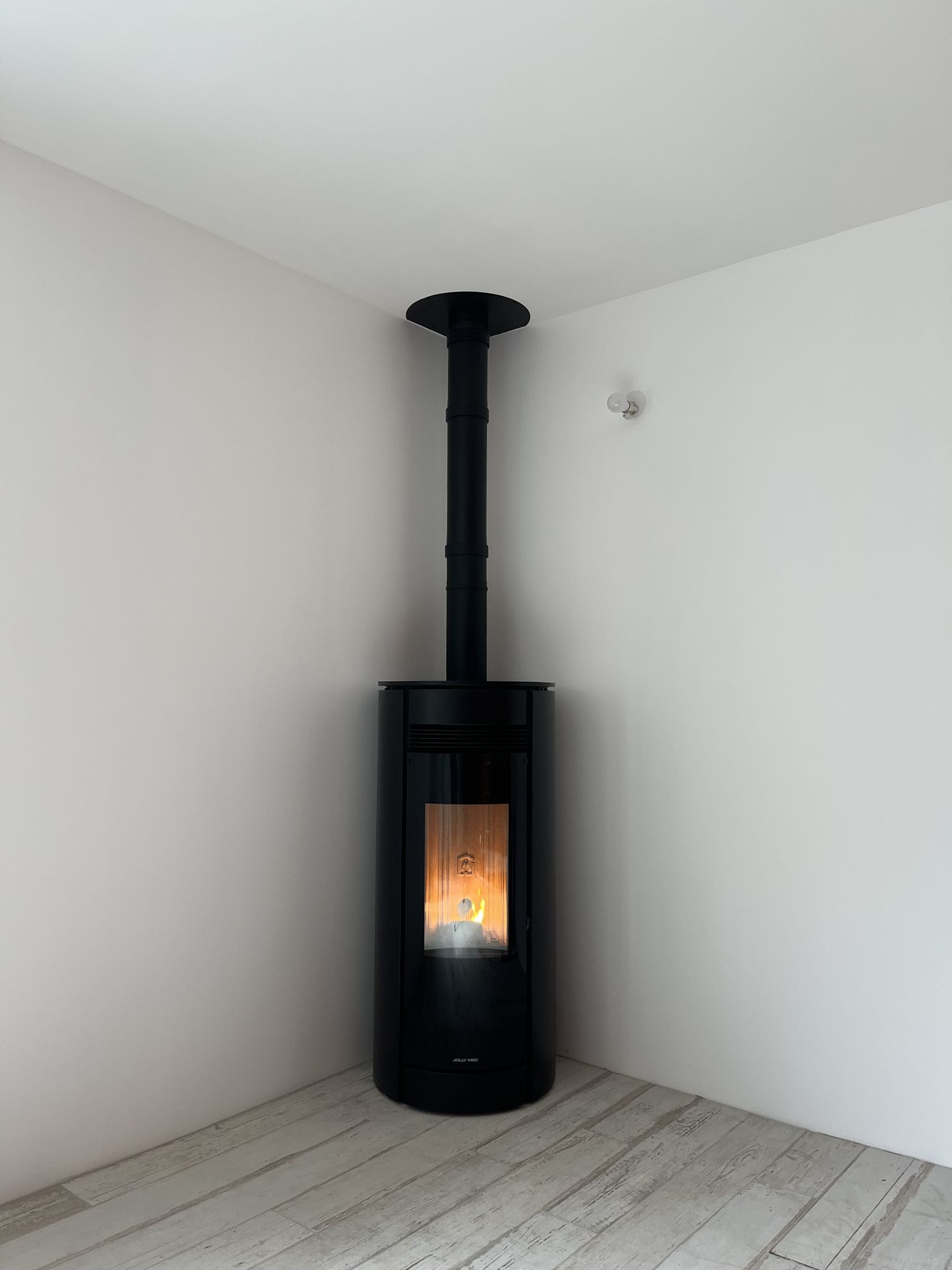 découvrez l'installation professionnelle de poêles à granulés à saint-malo. faites le choix d'une solution de chauffage écologique et économique. nos experts vous accompagnent pour un confort optimal dans votre habitat.