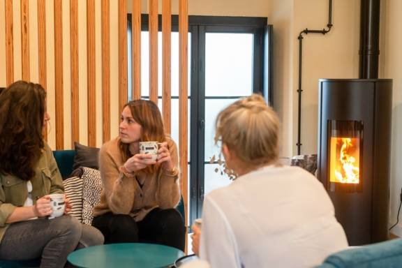 découvrez notre service d'installateur de poêles à rouen, spécialisé dans l'installation, la maintenance et le conseil sur les meilleures solutions de chauffage pour votre confort. profitez d'une expertise locale et d'un service de qualité pour vos besoins en poêles à bois ou à granulés.