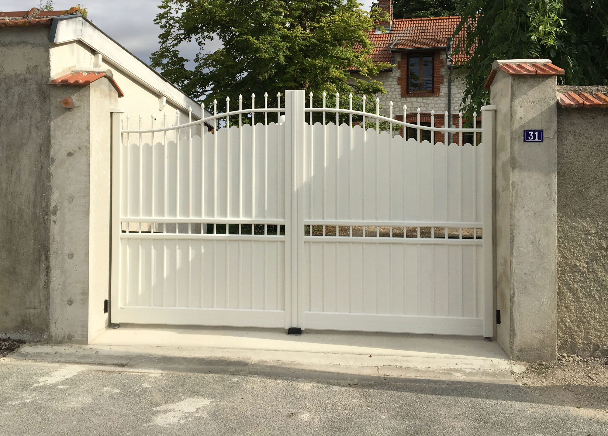 découvrez nos services d'installation de portails électriques sur mesure. profitez d'une sécurité accrue et d'un confort optimal avec nos solutions personnalisées. contactez-nous pour un devis gratuit et transformez votre accès en un espace moderne et fonctionnel.