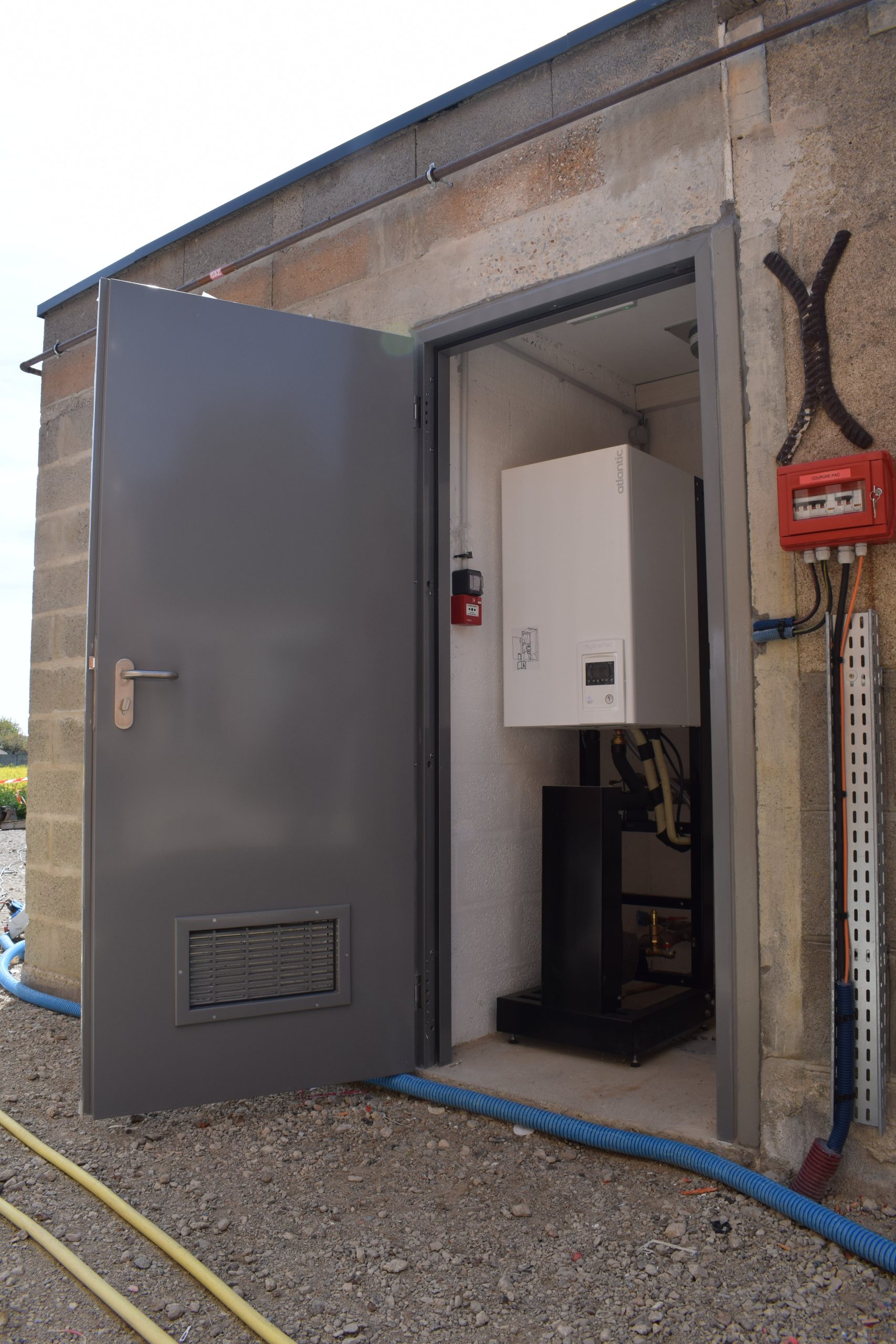 découvrez nos services d'installation de portes, alliant expertise et qualité. faites confiance à nos professionnels pour une pose parfaite et adaptée à vos besoins. contactez-nous dès maintenant pour un devis gratuit !