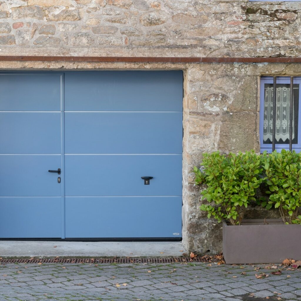 découvrez nos services professionnels d'installation de portes de garage. bénéficiez d'une expertise reconnue pour des solutions sur-mesure, adaptées à vos besoins et à votre budget. faites confiance à nos installateurs qualifiés pour garantir sécurité et esthétisme à votre garage.