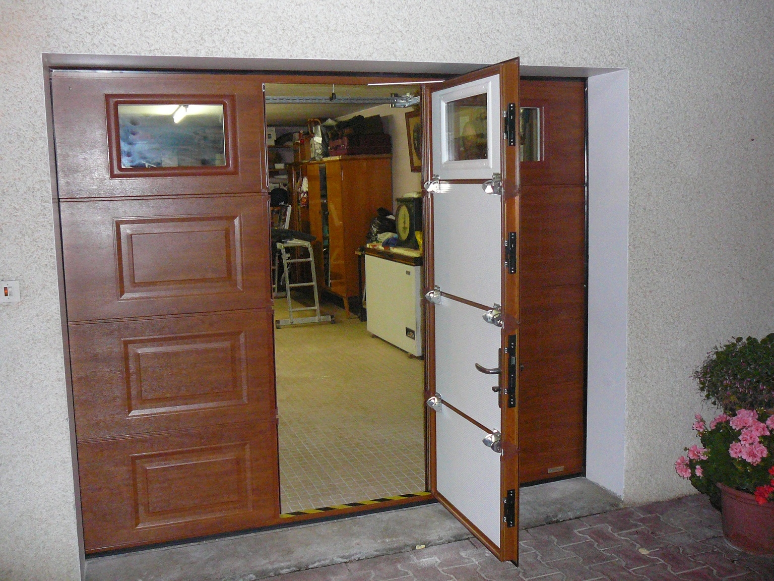 découvrez nos services d'installation de portes de garage sur mesure. faites confiance à nos experts pour une solution adaptée à vos besoins, alliant sécurité et esthétisme. contactez-nous dès aujourd'hui pour un devis gratuit.