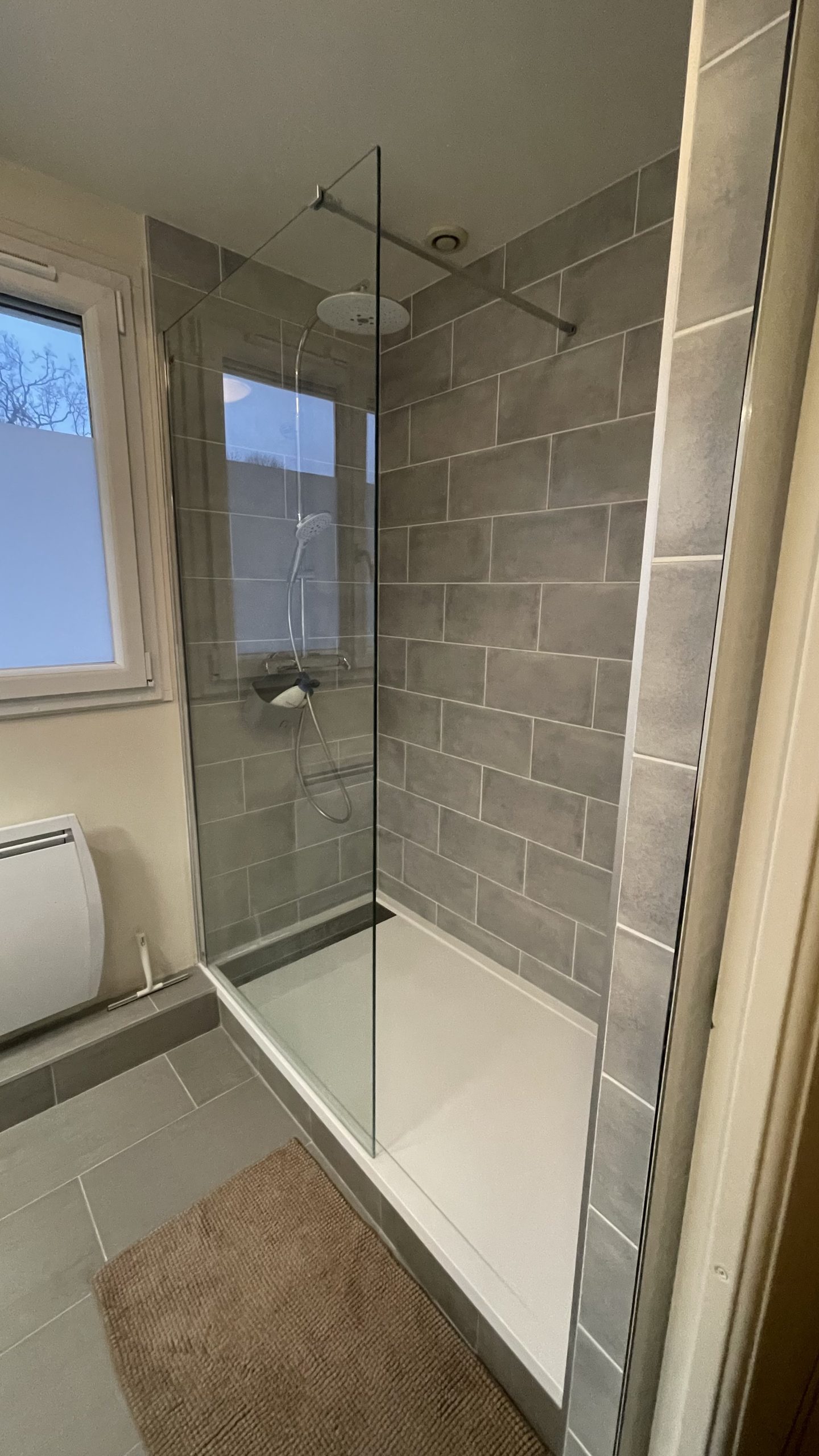 besoin d'un installateur de salle de bain dans le val-d'oise (95) ? notre équipe d'experts vous accompagne dans la conception et la réalisation de votre projet de salle de bain, alliant esthétique et fonctionnalité. contactez-nous pour un devis personnalisé !