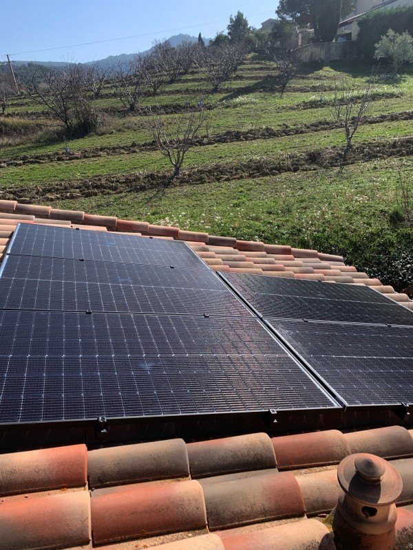 découvrez notre service d'installateur solaire à aix, spécialisé dans l'installation de panneaux photovoltaïques. profitez d'énergies renouvelables pour réduire vos factures et contribuer à la protection de l'environnement. contactez-nous pour un devis personnalisé!