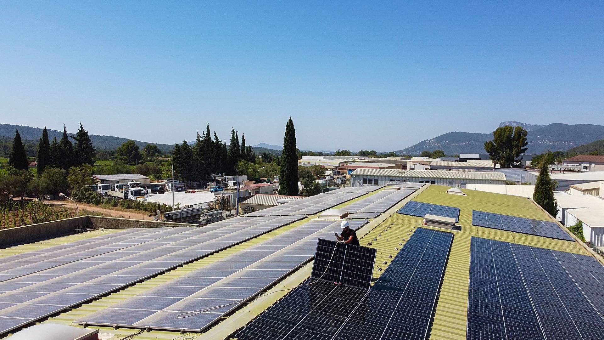 découvrez les services d'installateur solaire à toulon pour optimiser votre consommation d'énergie. profitez d'installations sur mesure, de conseils d'experts et d'une transition vers une énergie renouvelable, tout en réduisant votre empreinte carbone.